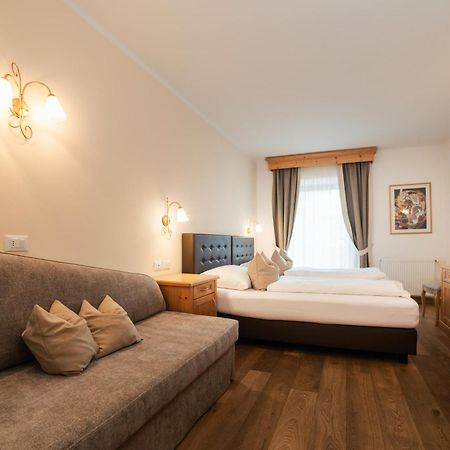 Hotel Luech Da Pcei à San Cassiano  Extérieur photo
