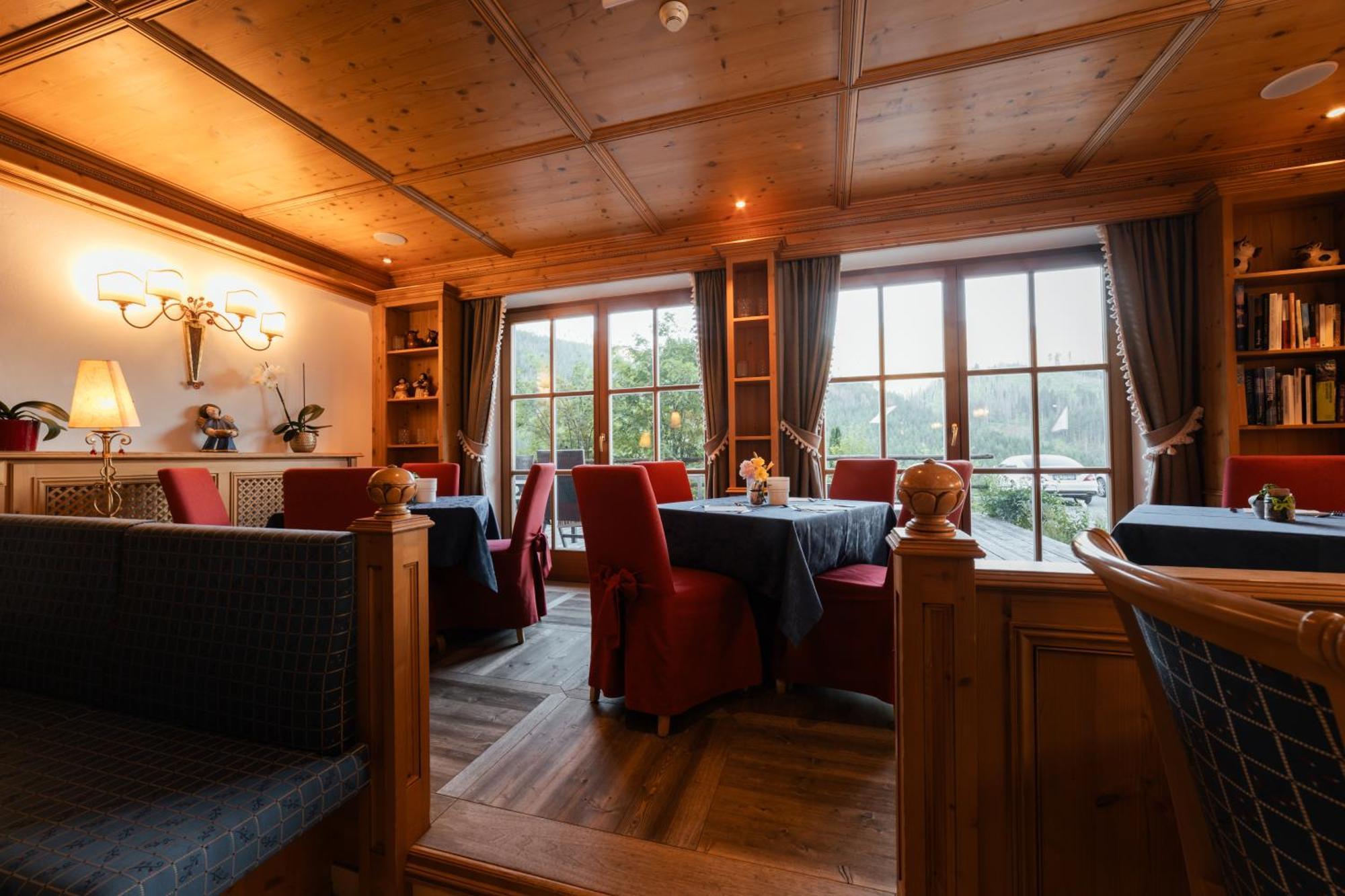 Hotel Luech Da Pcei à San Cassiano  Extérieur photo