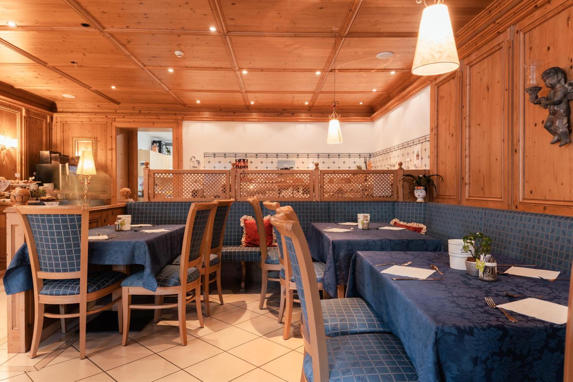 Hotel Luech Da Pcei à San Cassiano  Extérieur photo