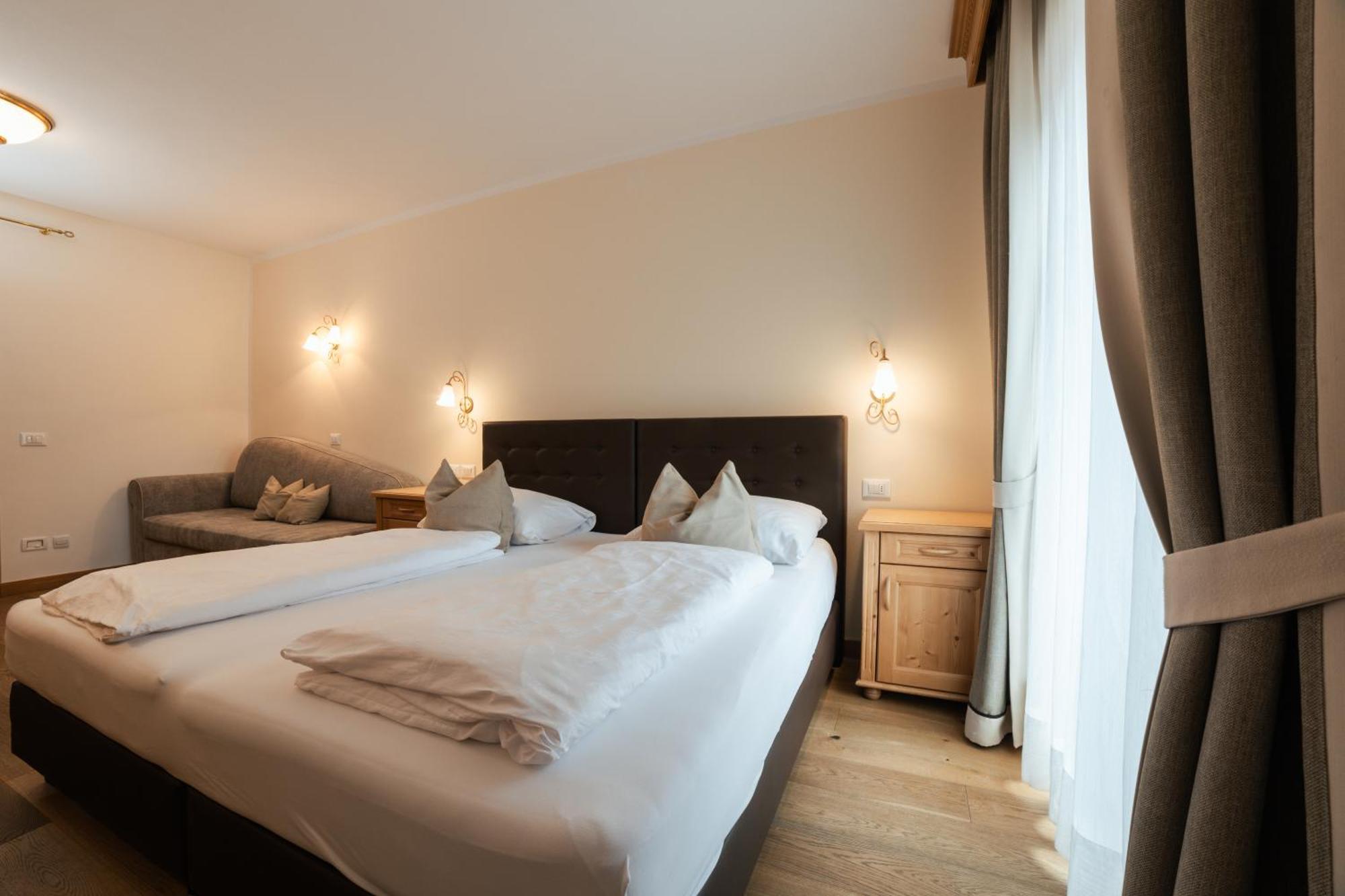 Hotel Luech Da Pcei à San Cassiano  Extérieur photo