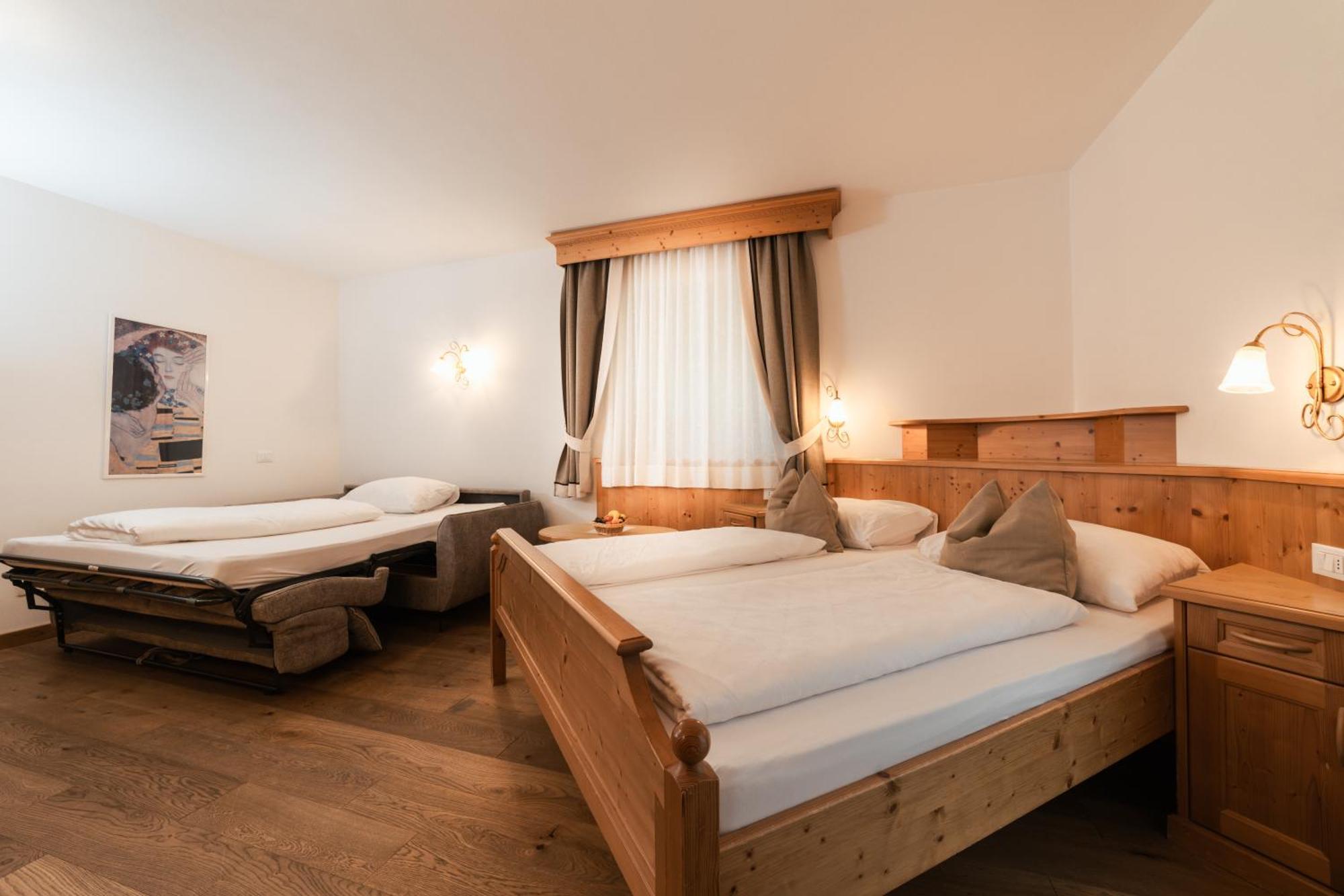 Hotel Luech Da Pcei à San Cassiano  Extérieur photo