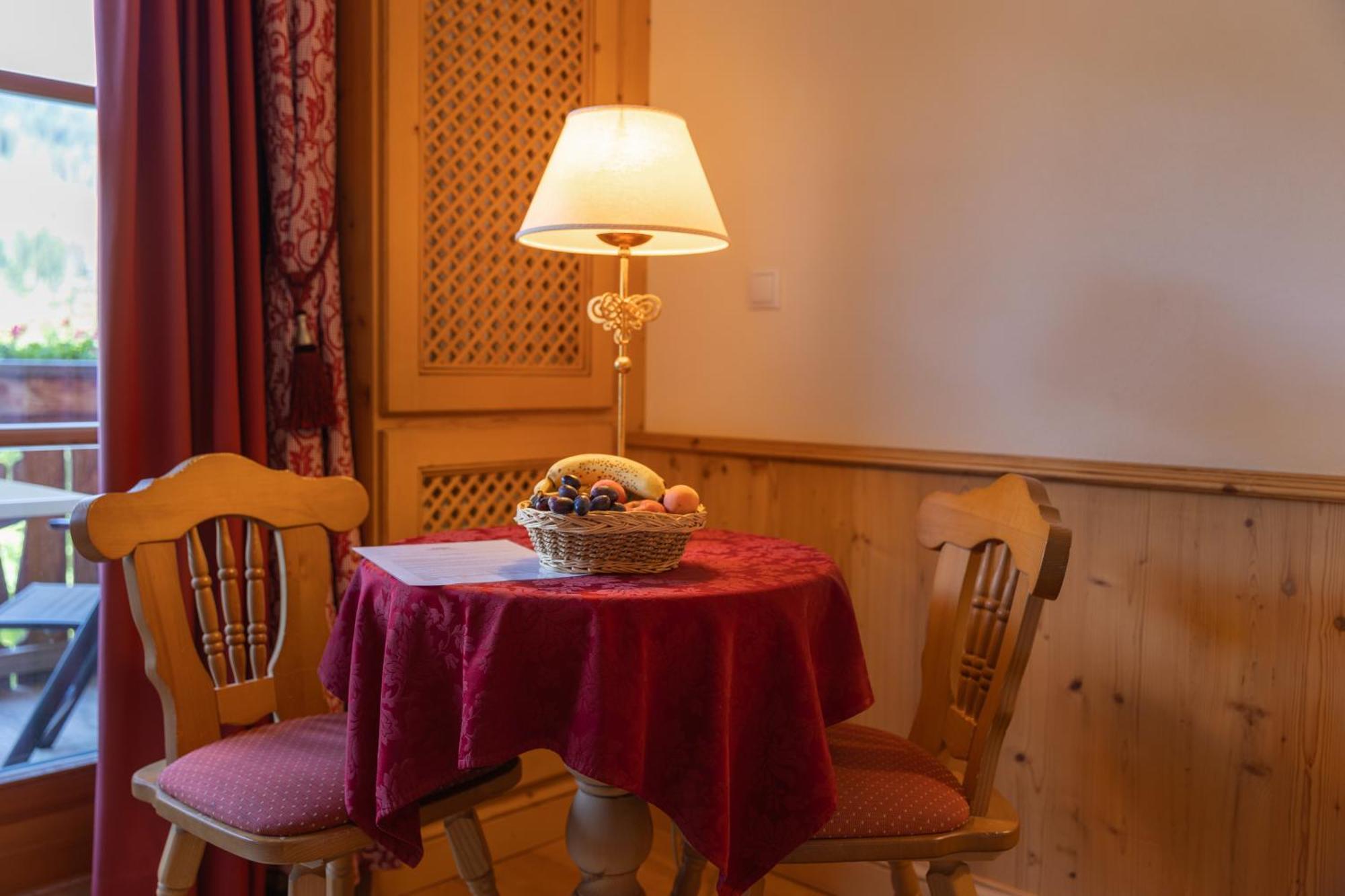 Hotel Luech Da Pcei à San Cassiano  Extérieur photo