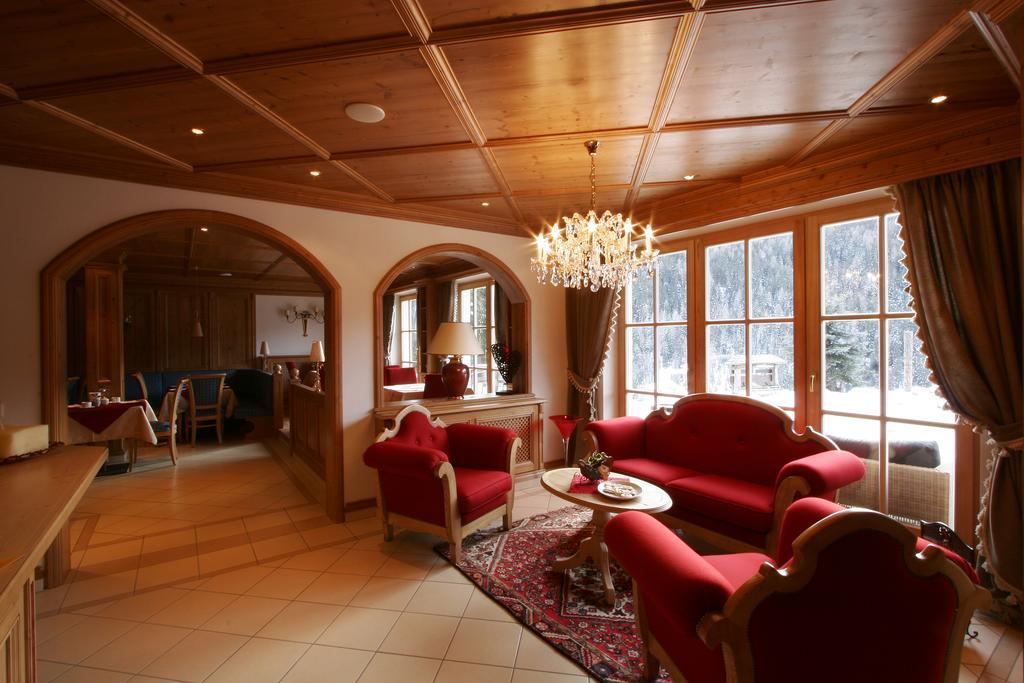 Hotel Luech Da Pcei à San Cassiano  Extérieur photo